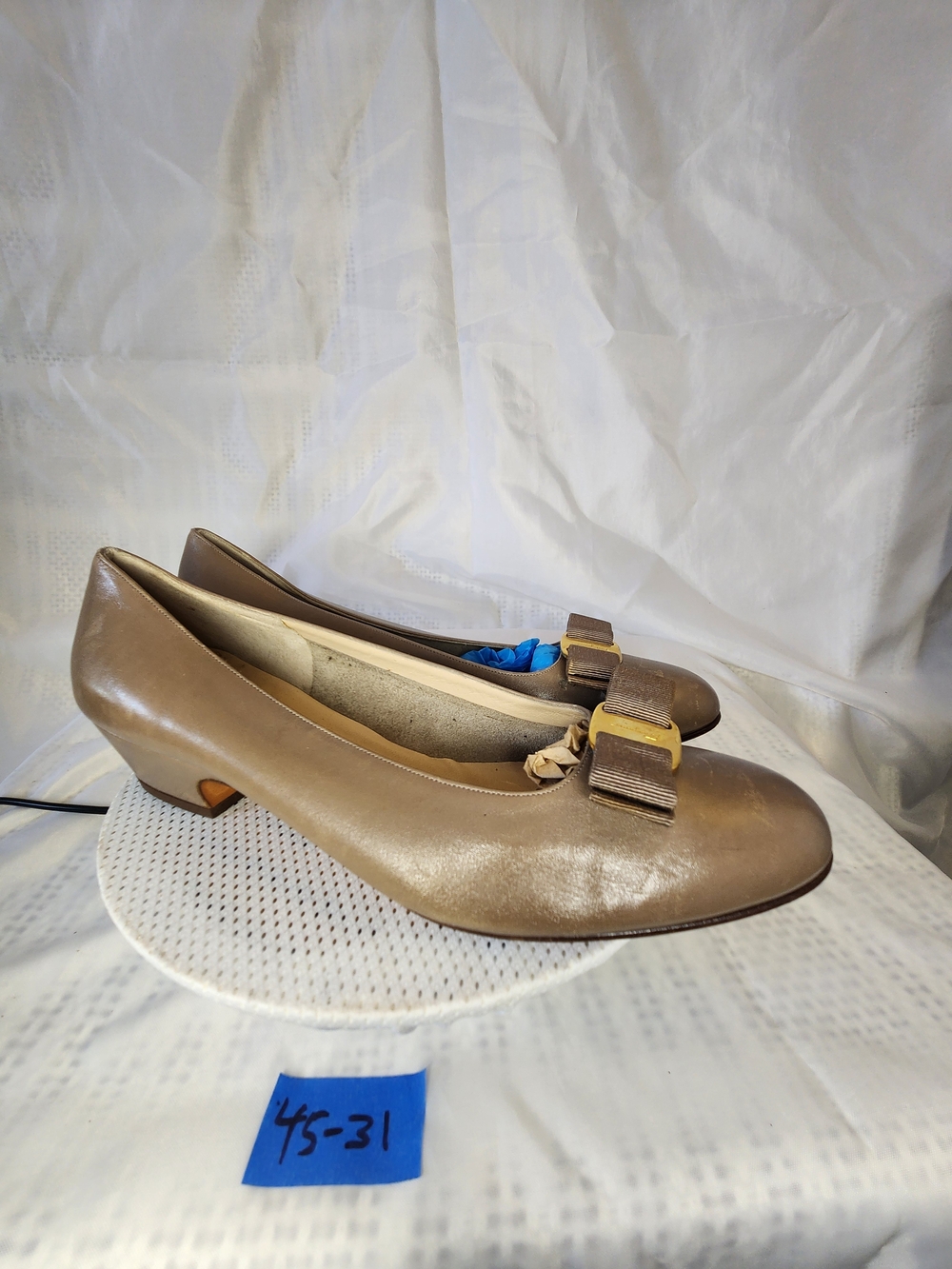 SALVATORE FERRAGAMO TAUPE BIEGE WOMEN VARA SHOES SIZE 10 C - Picture 3 of 10